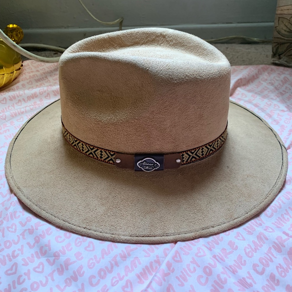 Cute Hat!